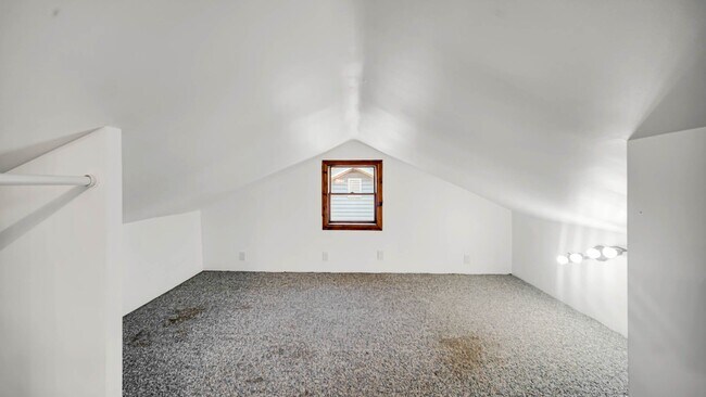 Building Photo - 2 Bedroom 1.5 Bathroom House for Rent!