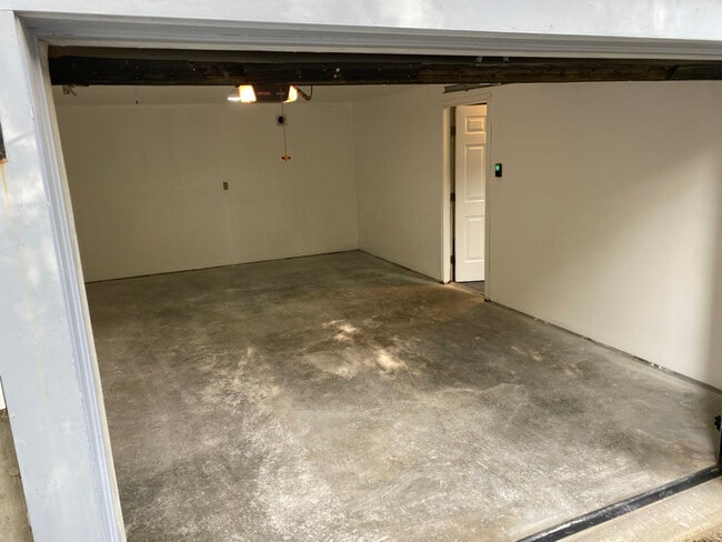 Building Photo - 13 Stanorm Dr