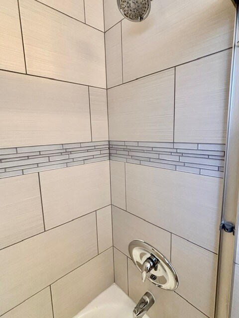 Building Photo - 2488 Beachwood Dr
