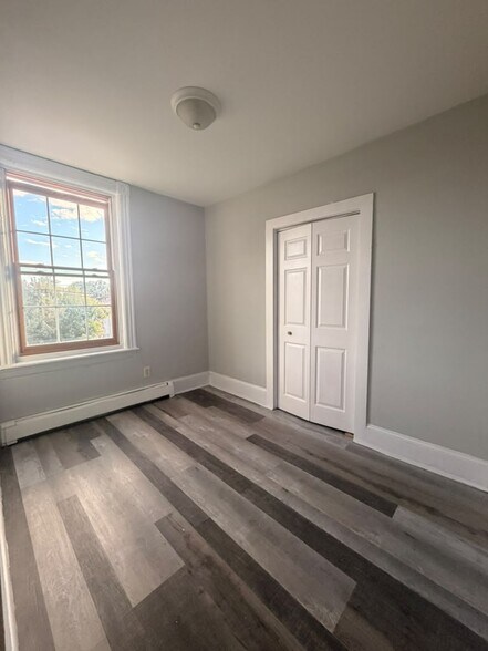 Building Photo - 117 4th Ave