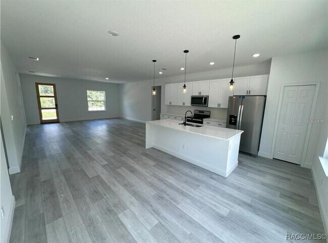 Building Photo - 8908 N Gilovu Dr