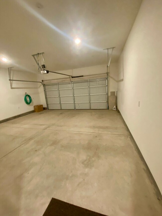 Building Photo - Breathtaking 4/2 Rancho Cordova Model w/TO...