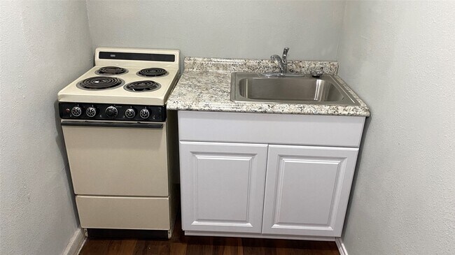 Building Photo - 109 Birchwood Dr