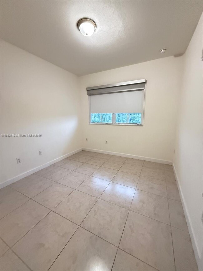 Building Photo - 290 NW 109th Ave