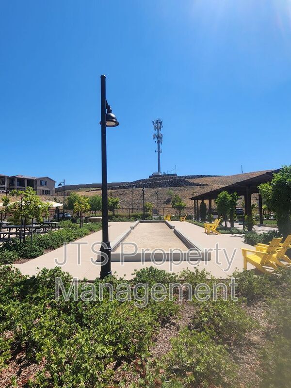 Building Photo - 3349 Hedgerow Ct