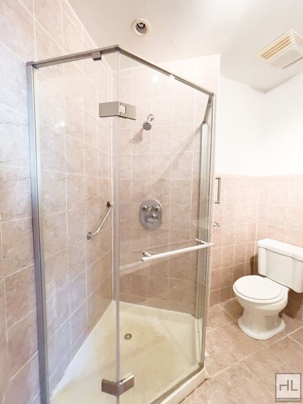 Building Photo - Crown Heights, Brooklyn – Spacious 4-Bedro...