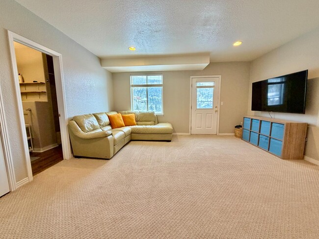 Building Photo - 104 Deer Trail Dr