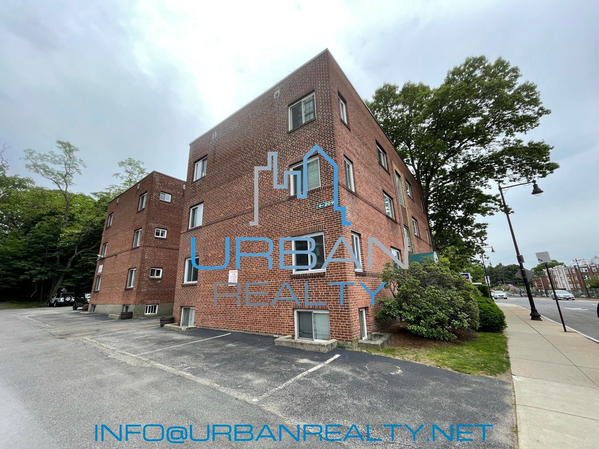Building Photo - 2016 Commonwealth Ave