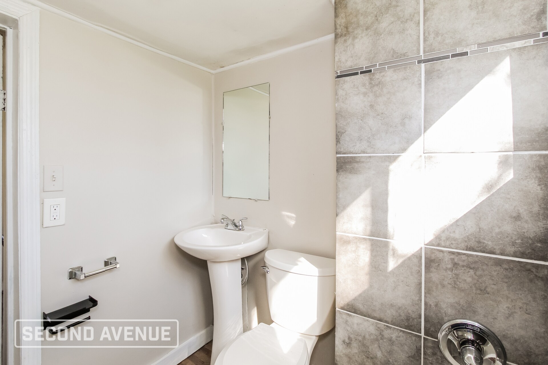 Building Photo - 412 Irving St