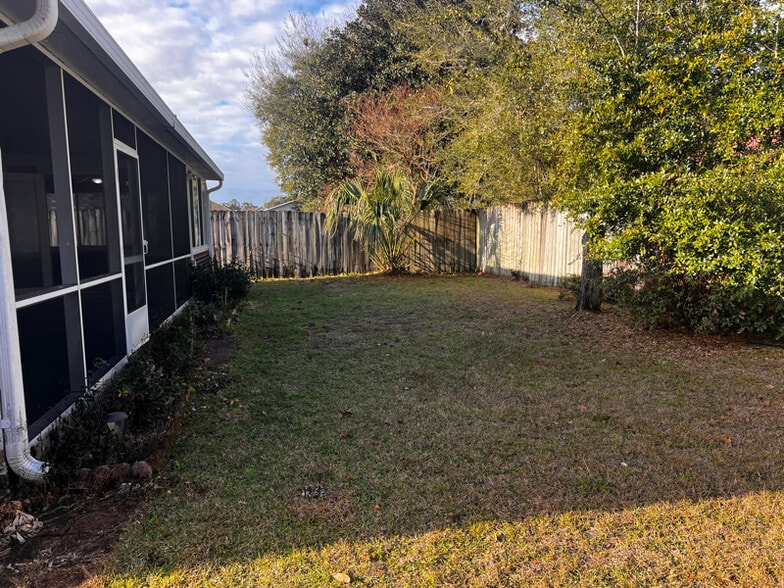 Building Photo - 8080 Castle Pointe Way