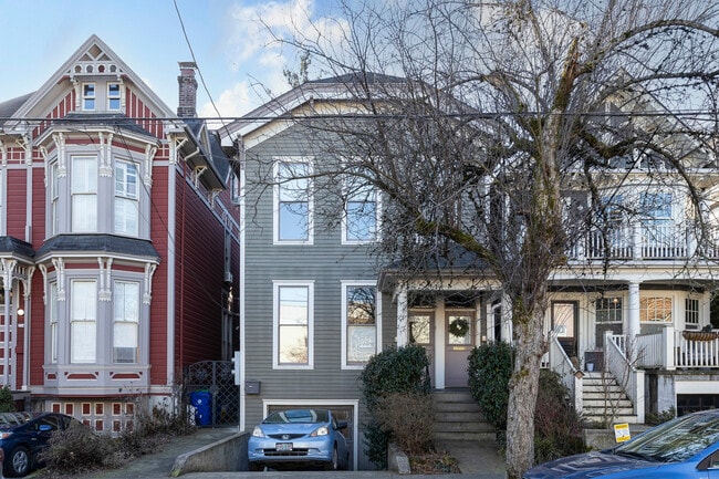 Primary Photo - 2152 NW Flanders St