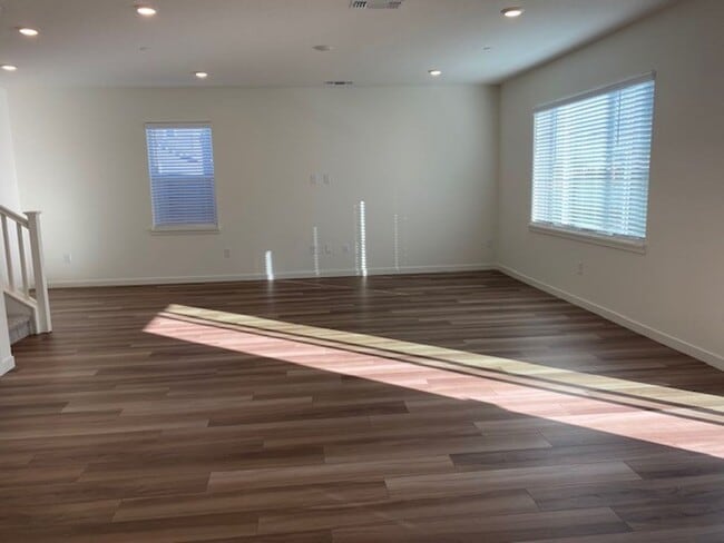 Building Photo - Newer construction with solar!