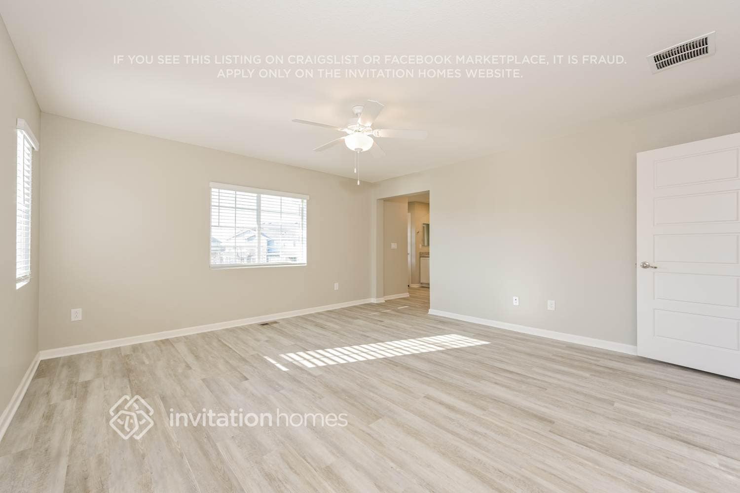 Building Photo - 1706 S Elk Way