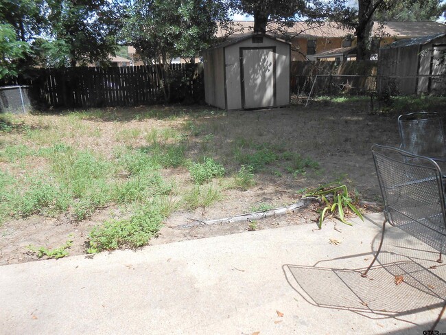 Building Photo - 7108 Gatewood Dr
