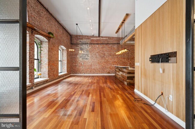 Building Photo - 105 S 12th St