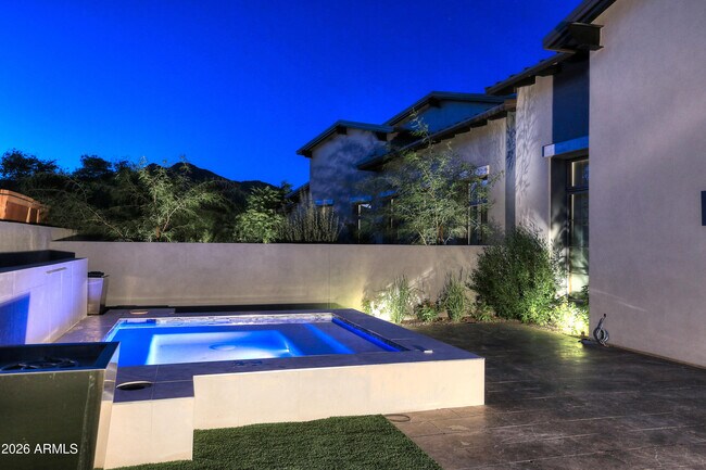 Building Photo - 9979 E Toms Thumb