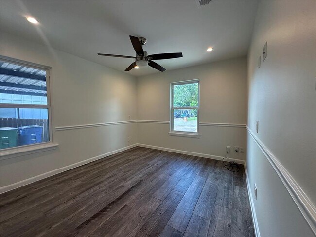 Building Photo - 908 Plateau Cir