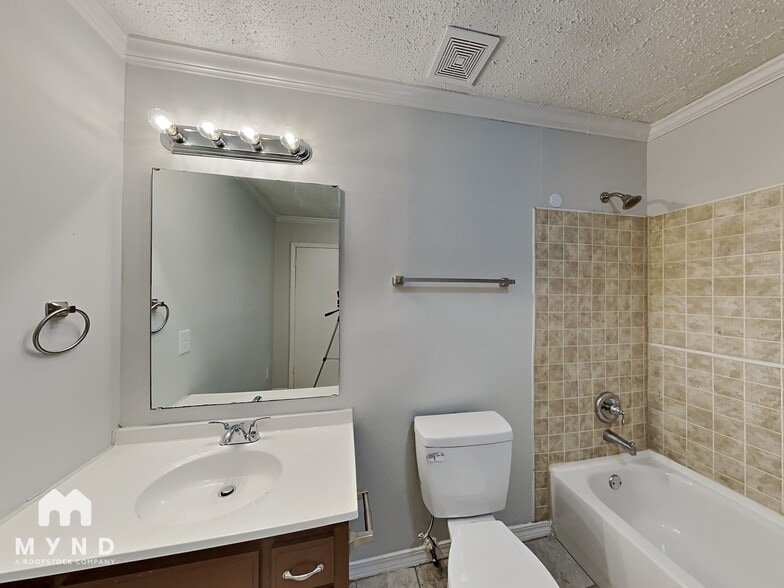 Building Photo - 4734 Bradford Dr