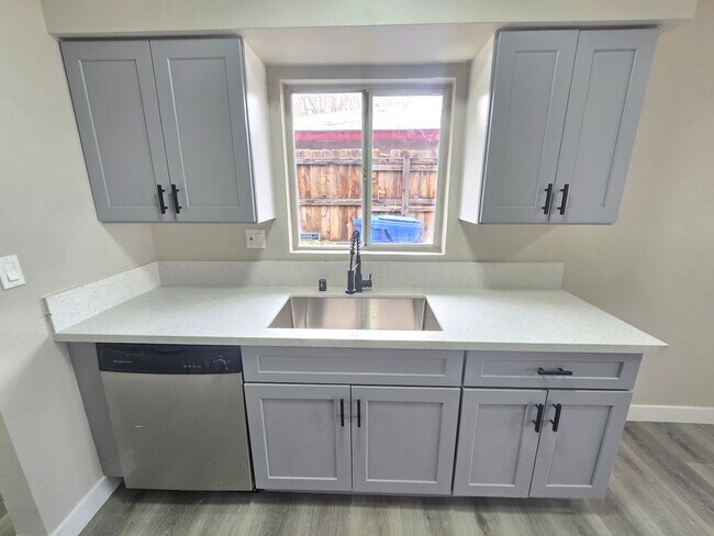 Building Photo - 44414 Andale Ave