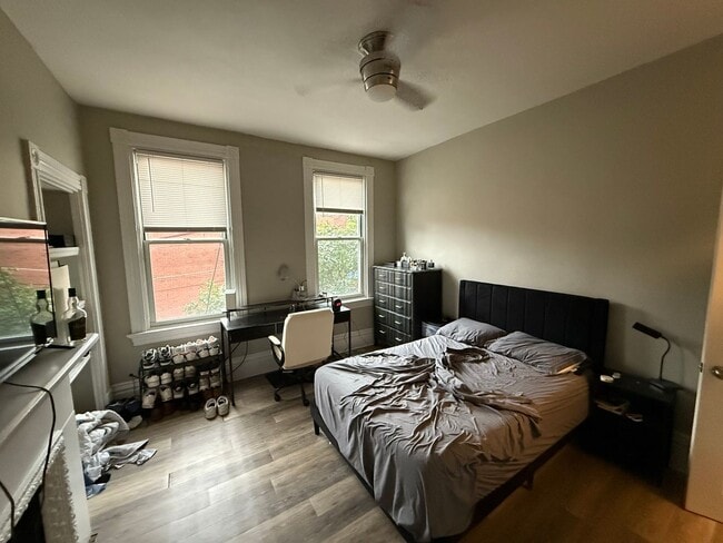 Building Photo - Luxury 3-Bedroom, 1-Bathroom House in Sout...