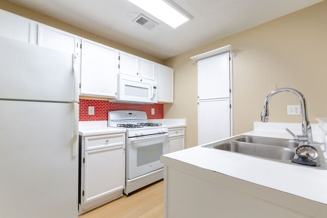 Building Photo - Marietta 2 bed/2 bath Condo!