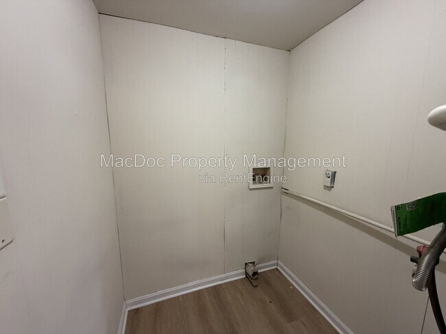 Building Photo - 209 Hamilton St