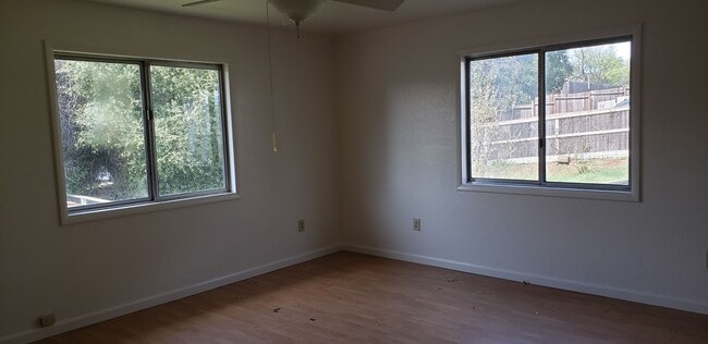 Building Photo - 4103lansingavenue.is4lease.com