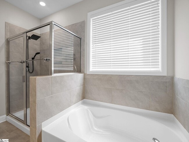 Building Photo - 211 Pollyanna Dr