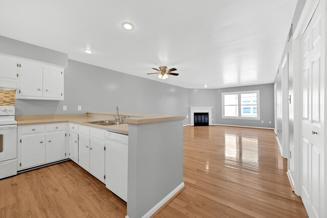 Building Photo - 102 Lantana Ln