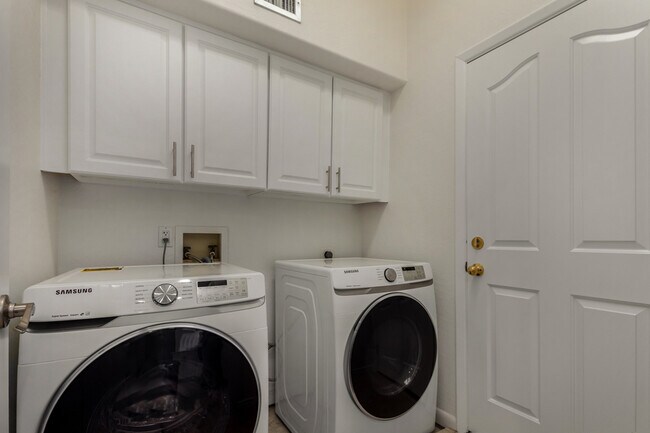 Building Photo - 6711 E Camelback Rd