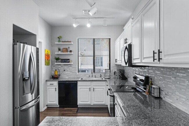 Building Photo - 3846 E Palmer St