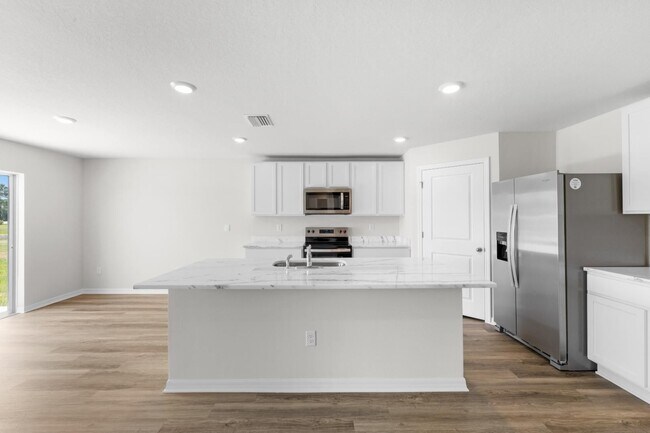 Building Photo - Spacious 5 Bedroom in Parrish!