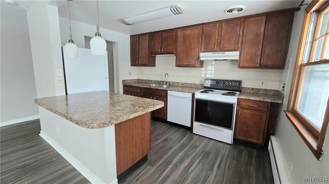 Building Photo - 1499 Wehrle Dr