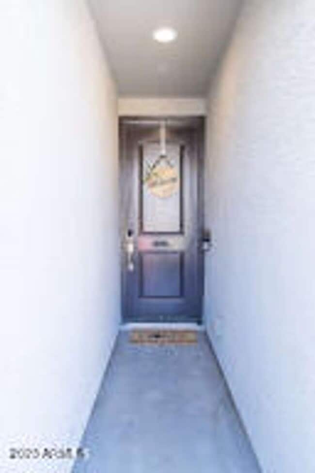 Building Photo - Apply Here www.realty480pm.appfolio.com/listings