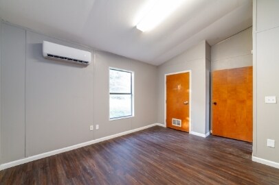 Building Photo - 140 Private Rd 4352