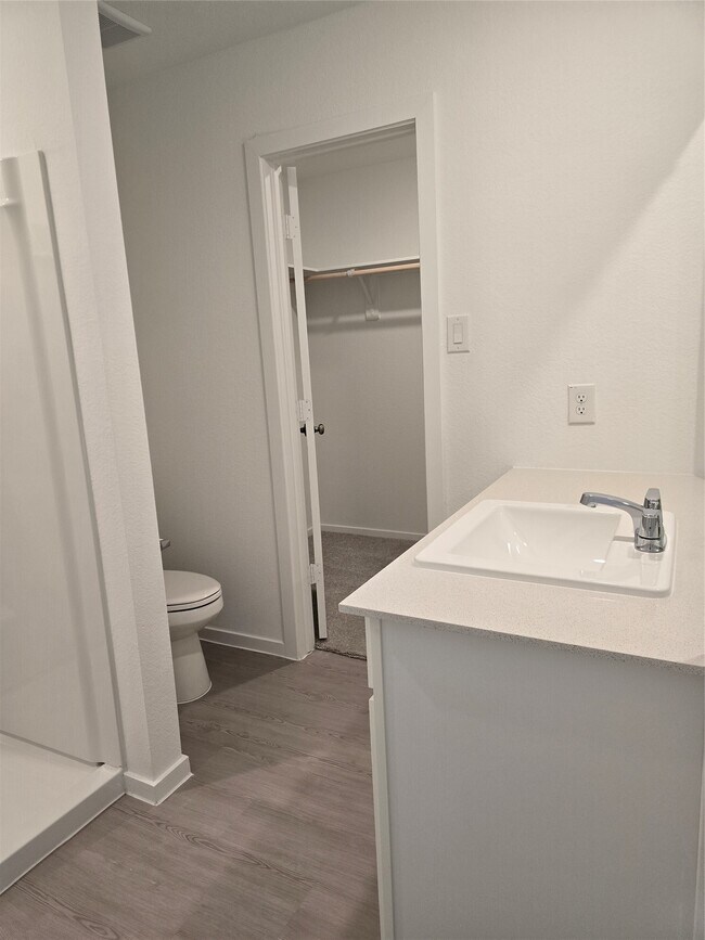 Building Photo - 25561 Blossom Ct
