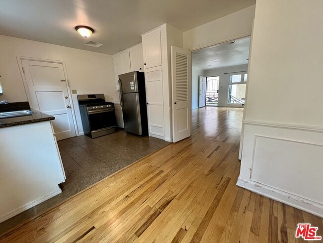 Building Photo - 1345 Masselin Ave