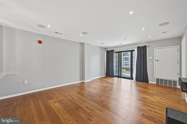 Building Photo - 2 Leverington Ave