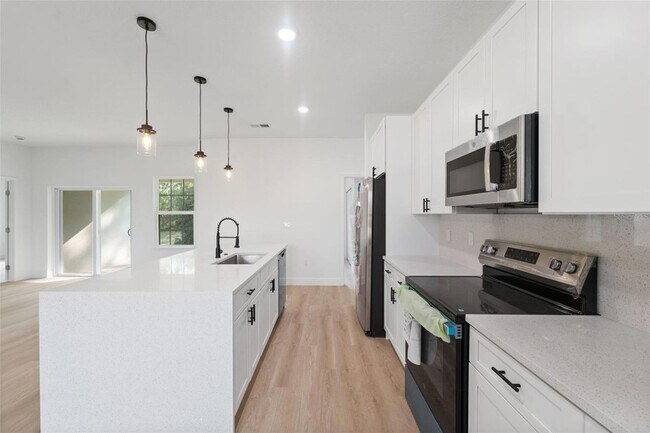 Building Photo - 746 Marion Oaks Manor