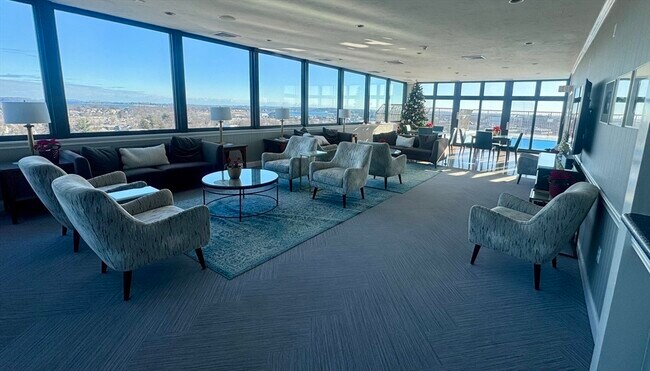 Building Photo - 77 Adams St