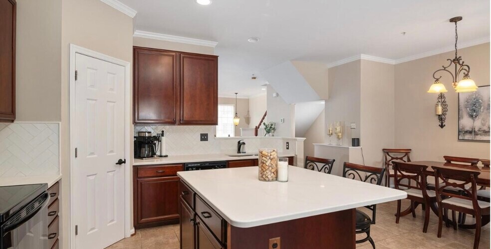 Building Photo - 1028 Meandering Way