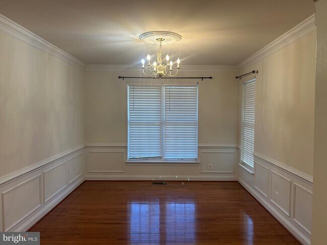 Building Photo - 5658 Lierman Cir