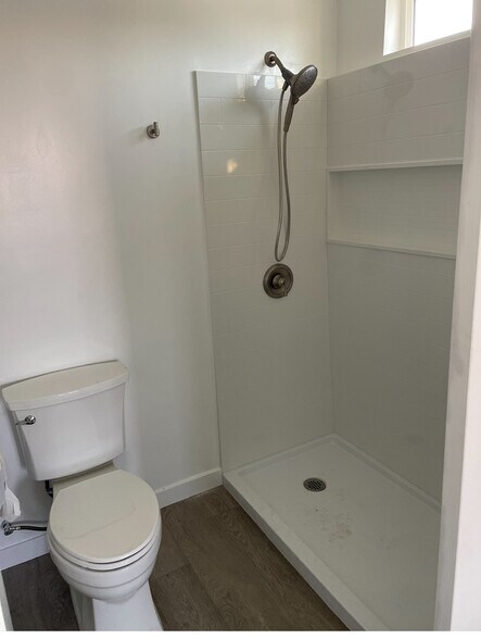 Shower - 6216 Seaborn St