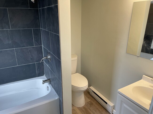 Building Photo - 839 S Wilbur Ave