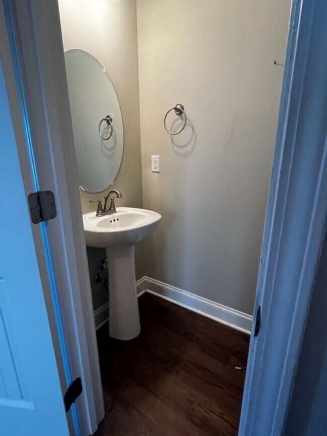 Building Photo - Affordable 2-Bedroom Townhome in the Heart of Lebanon, TN!