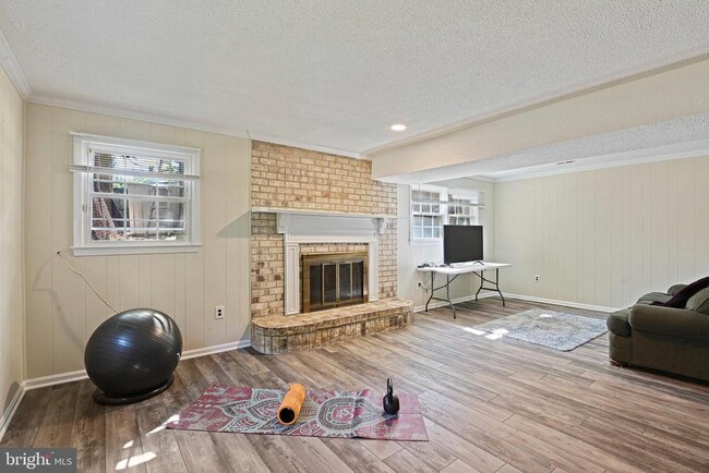 Building Photo - 2918 Glenvale Dr