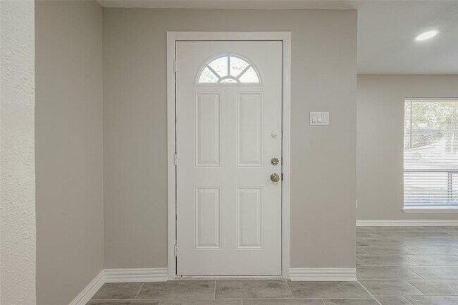 Building Photo - 6 N Waxberry Rd