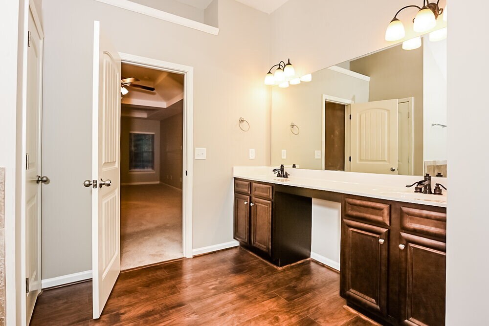 Building Photo - 559 Dahlia Dr