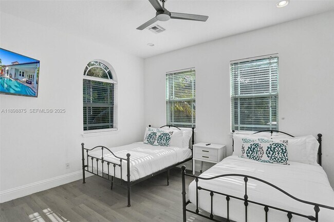 Building Photo - 1207 SW 21st St