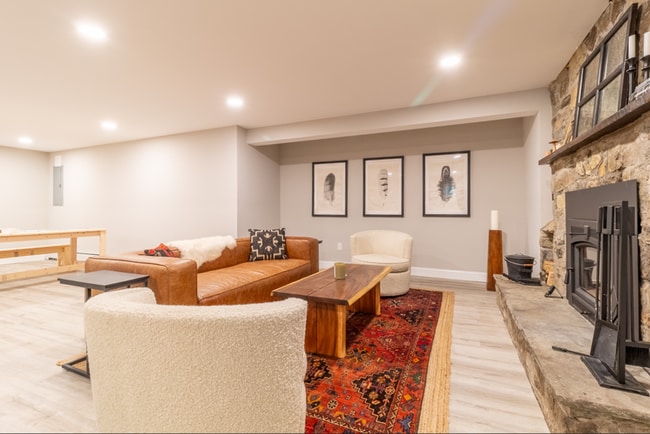 Building Photo - Spacious 4-Bedroom Home with In-Law Suite